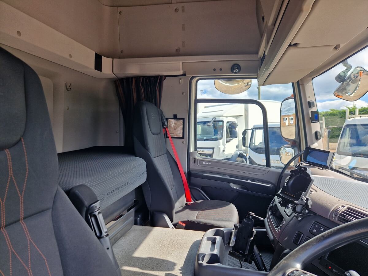 DAF CF 370, 2021, 26ft Box, Hi Roof Sleeper, May 2027 MOT, 310000 kms - Image 13