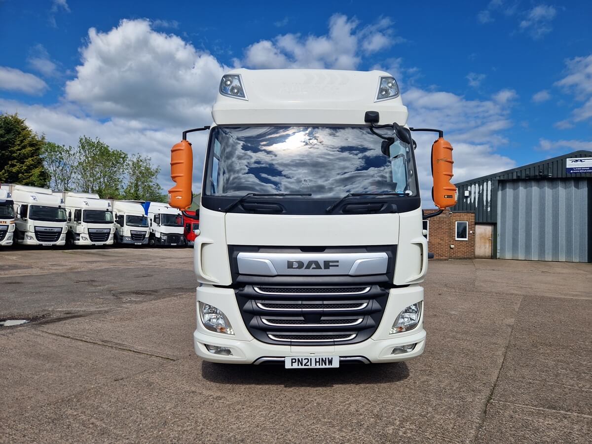 DAF CF 370, 2021, 26ft Box, Hi Roof Sleeper, May 2027 MOT, 310000 kms - Image 2