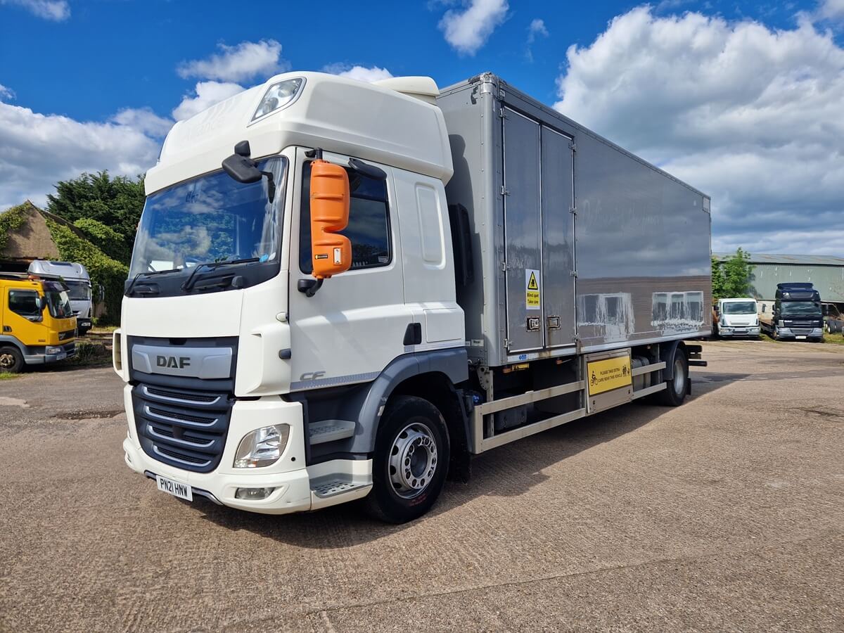DAF CF 370, 2021, 26ft Box, Hi Roof Sleeper, May 2027 MOT, 310000 kms - Image 3