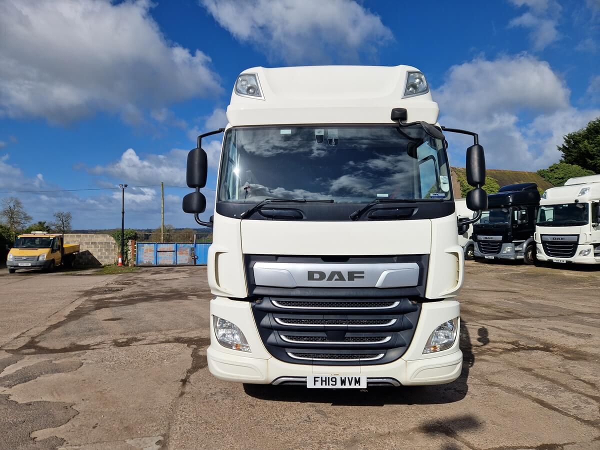 Daf CF 260, 2019, 28ft Box Body Truck, Hi Roof Sleeper, 579000 Kms - Image 2