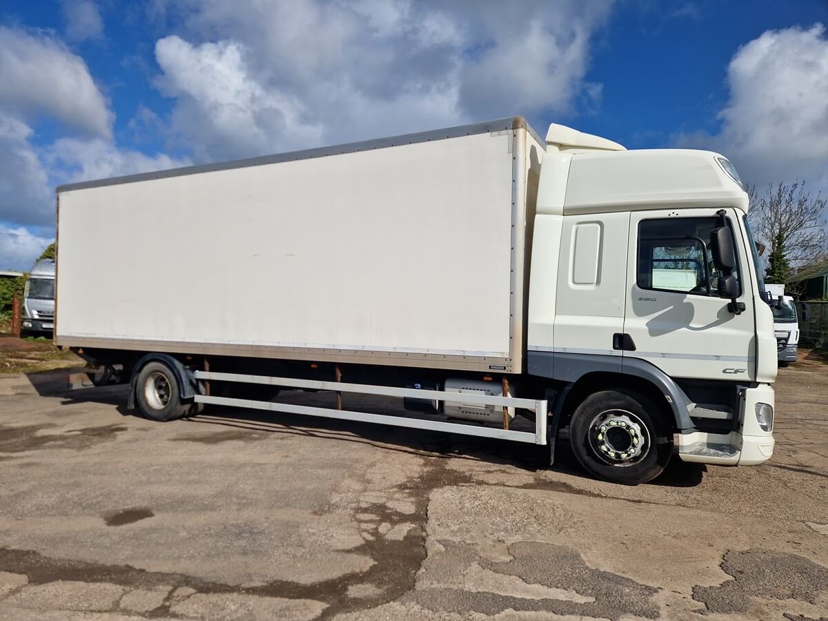Daf CF 260, 2019, 28ft Box Body Truck, Hi Roof Sleeper, 579000 Kms - Image 3