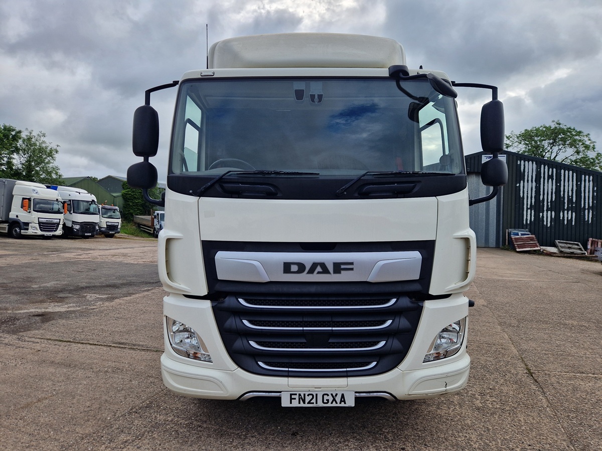 Daf CF 260, 2021, 28ft Curtainsider Truck, Sleeper cab, 429000 Kms, June 27 MOT - Image 2