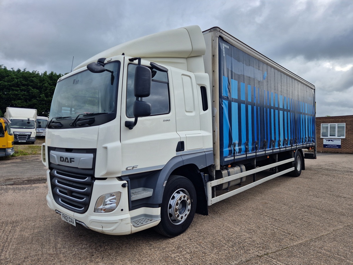 Daf CF 260, 2021, 28ft Curtainsider Truck, Sleeper cab, 429000 Kms, June 27 MOT - Image 3