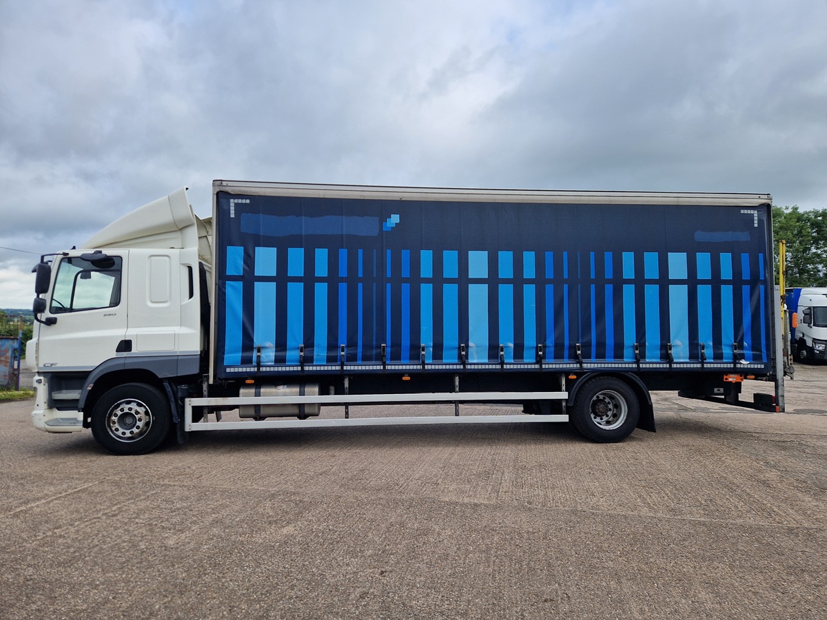 Daf CF 260, 2021, 28ft Curtainsider Truck, Sleeper cab, 429000 Kms, June 27 MOT - Image 4