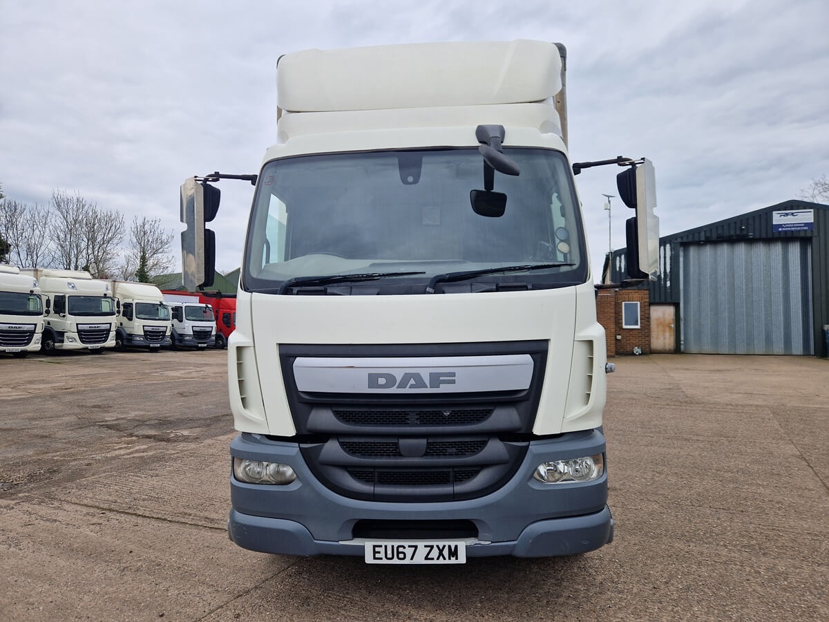 Daf LF 260, 2017/ 67 reg, 28ft Curtainsider Body Truck, Day Cab, Auto, 496000 Kms - Image 2