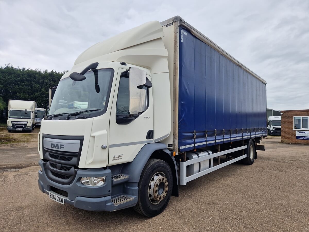 Daf LF 260, 2017/ 67 reg, 28ft Curtainsider Body Truck, Day Cab, Auto, 496000 Kms - Image 3