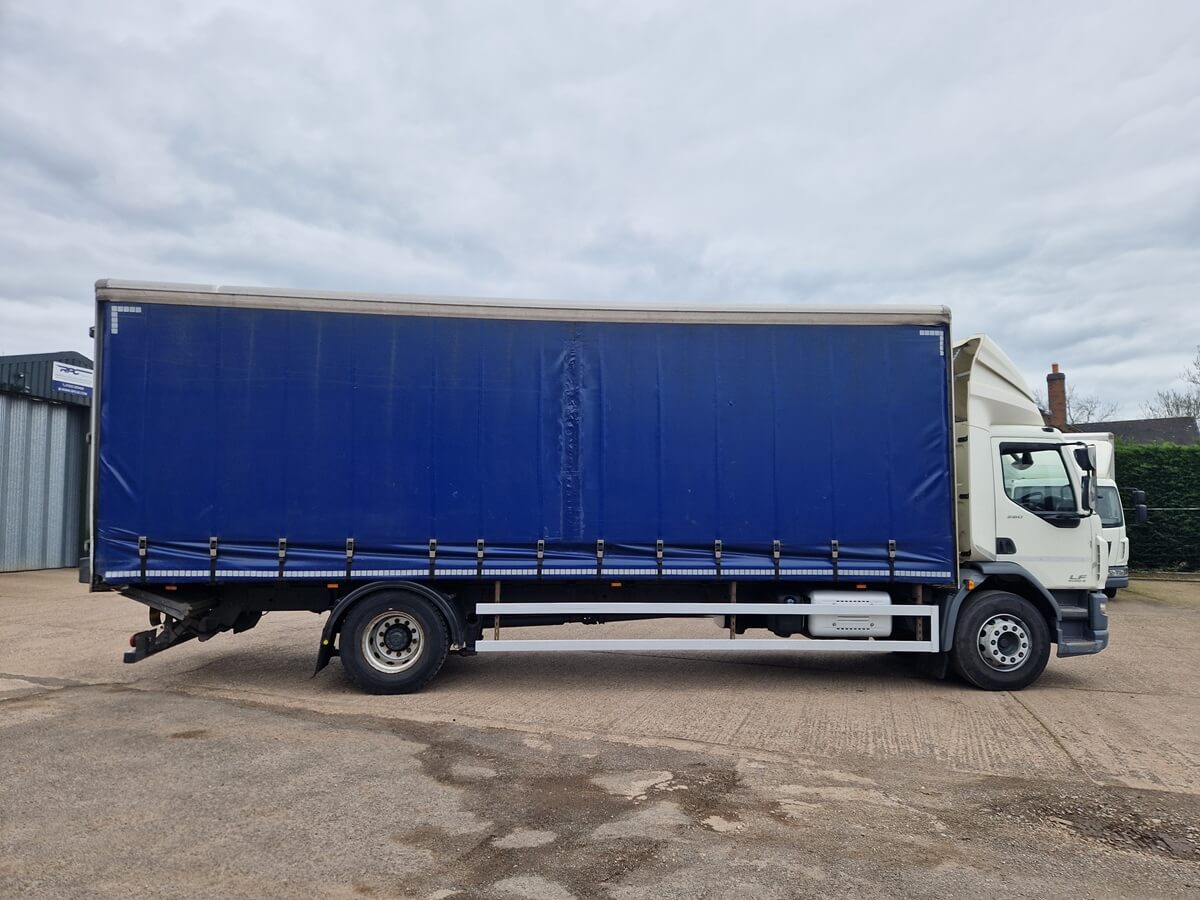 Daf LF 260, 2017/ 67 reg, 28ft Curtainsider Body Truck, Day Cab, Auto, 496000 Kms - Image 9
