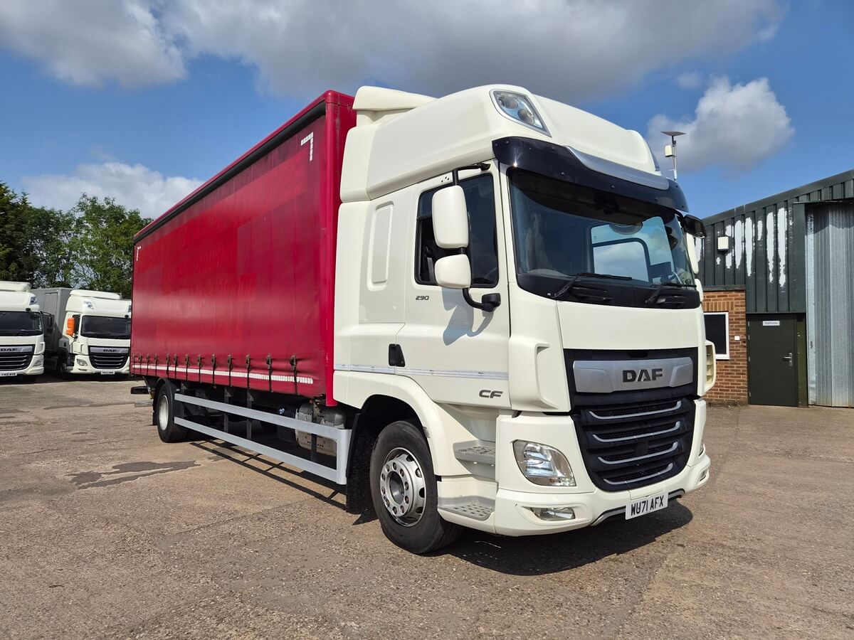 Daf CF 290, 2021/ 71 reg, 28ft Curtainsider, High Roof Sleeper cab, 407000 Kms, September 27 MOT
