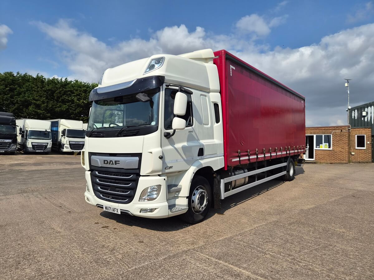 Daf CF 290, 2021/ 71 reg, 28ft Curtainsider, High Roof Sleeper cab, 407000 Kms, September 27 MOT - Image 3