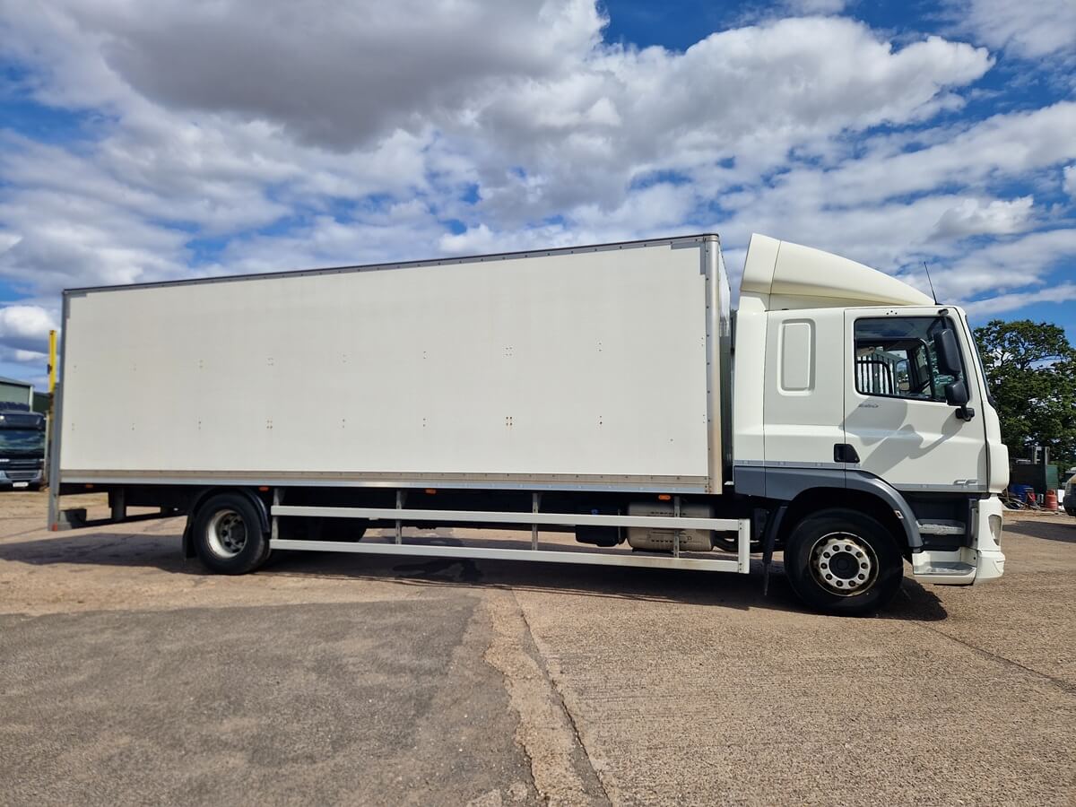 Daf CF 260, 2020, 28ft Box Body Truck, Sleeper cab, 461000 Kms, April 27 MOT - Image 3
