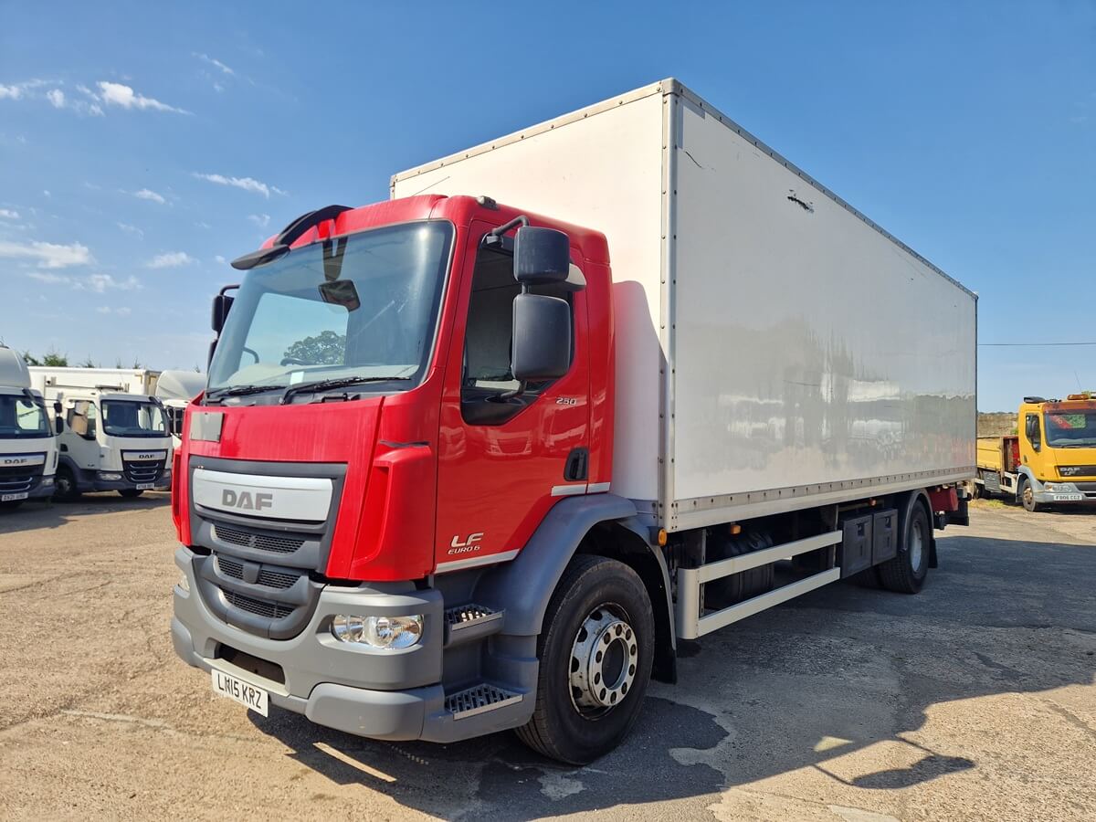 Daf LF 250, 2015, 27ft Box Body, Cantilever Tail Lift,12 Months MOT, 305000 kms - Image 3