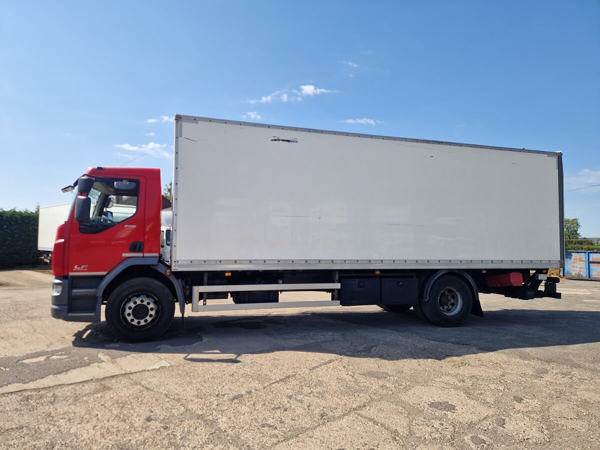 Daf LF 250, 2015, 27ft Box Body, Cantilever Tail Lift,12 Months MOT, 305000 kms - Image 4
