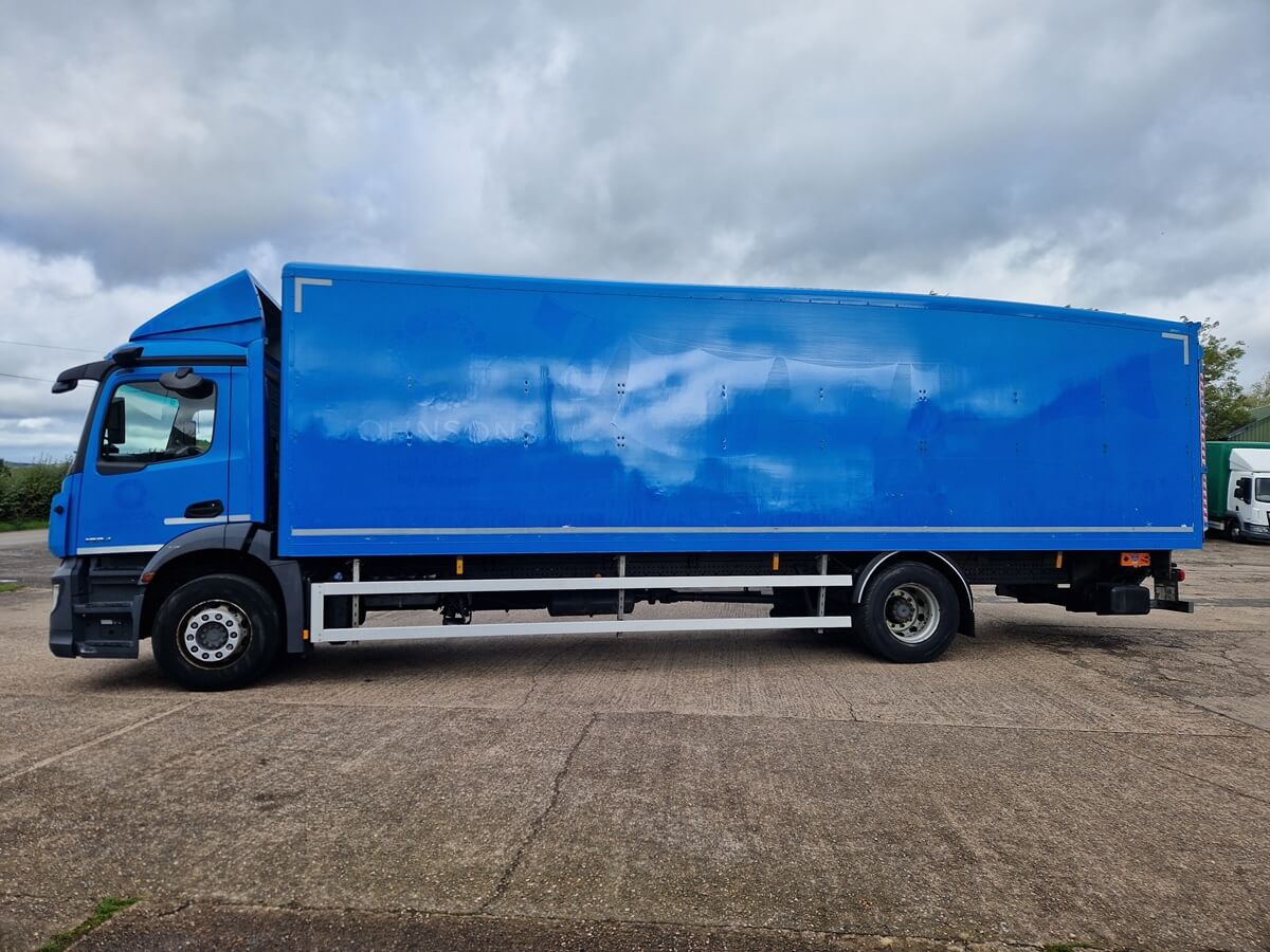 Mercedes Benz Actros 18 24, 2020, 30ft Box Body, October 27 MOT, Canterlever Tailift - Image 4