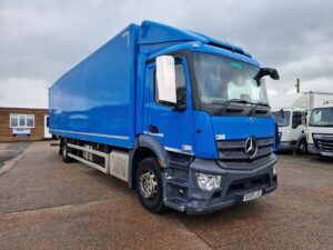 Mercedes Benz Antos 18 24, 2019, 30ft Box Body, Canterlever Taillift