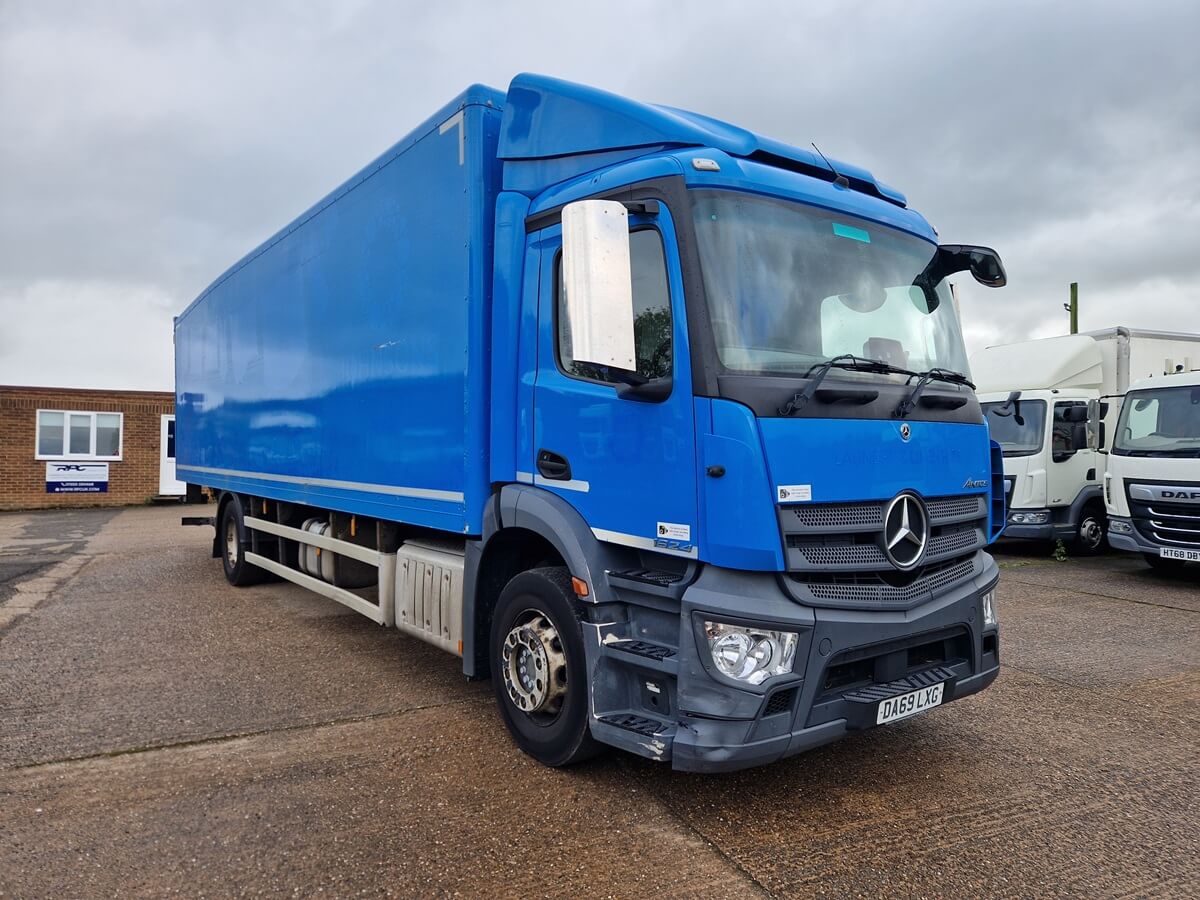 Mercedes Benz Antos 18 24, 2019, 30ft Box Body, Canterlever Taillift