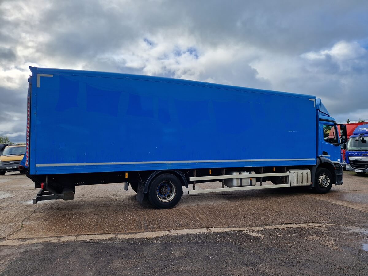 Mercedes Benz Antos 18 24, 2019, 30ft Box Body, Canterlever Taillift - Image 10