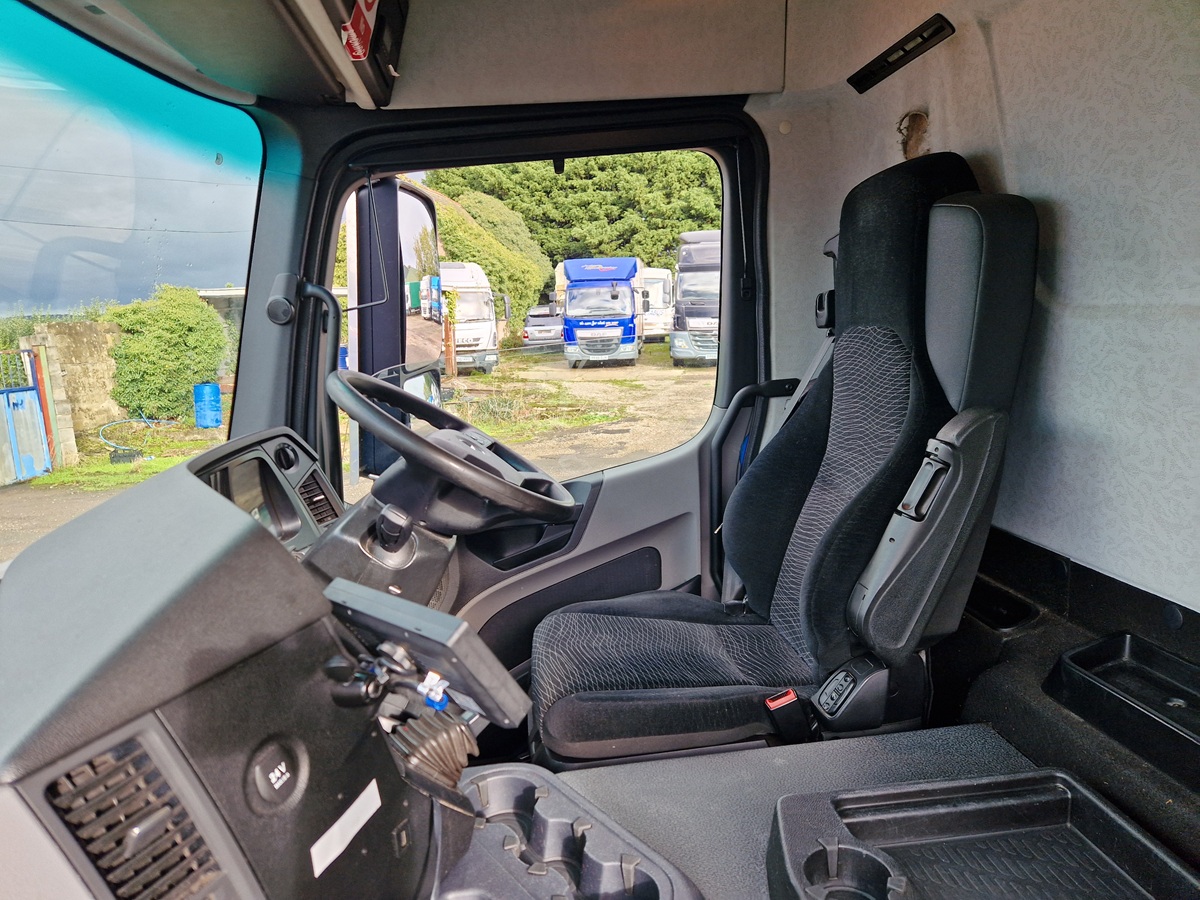 Mercedes Benz Antos 18 24, 2019, 30ft Box Body, Canterlever Taillift - Image 16