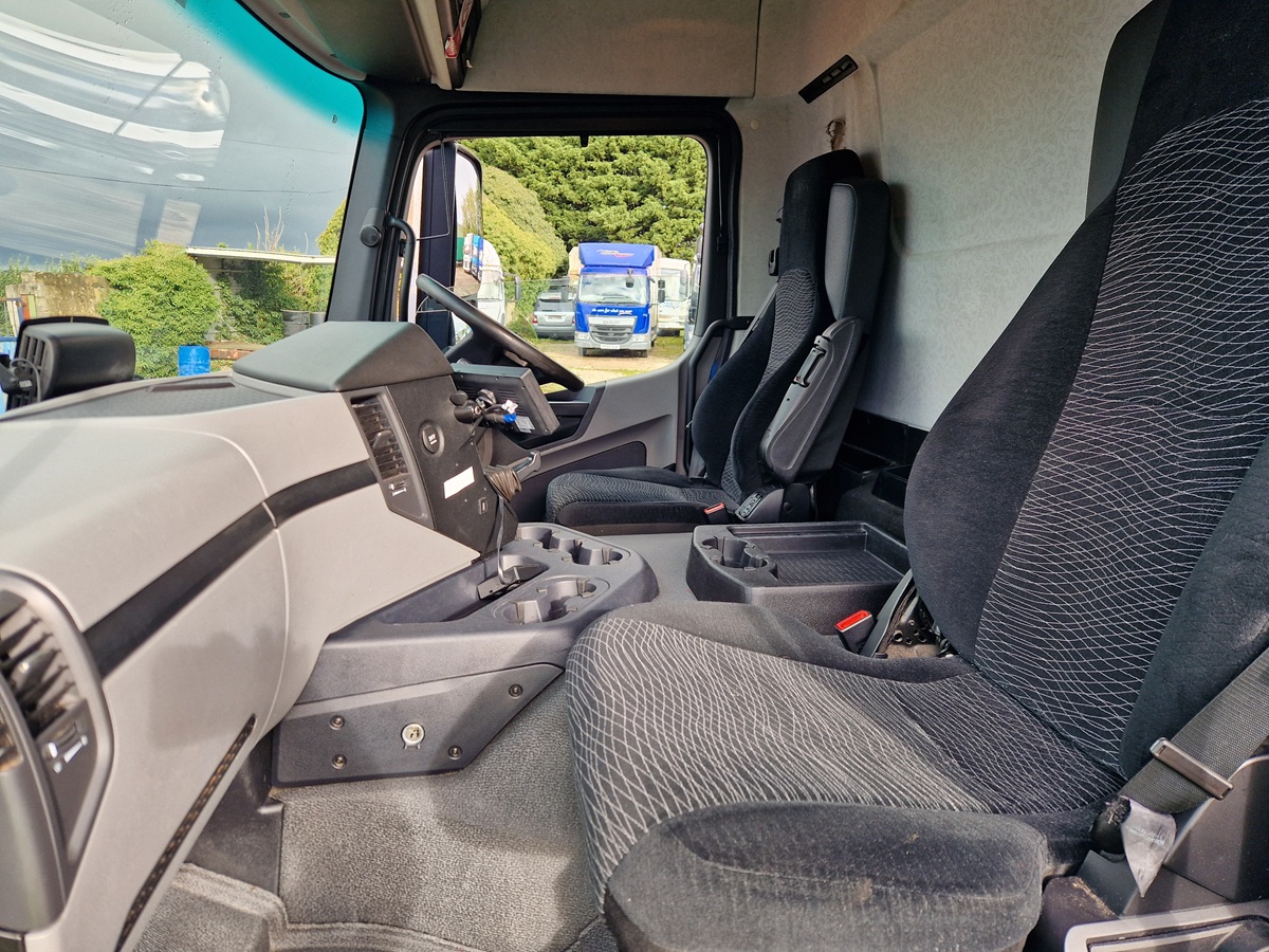 Mercedes Benz Antos 18 24, 2019, 30ft Box Body, Canterlever Taillift - Image 17