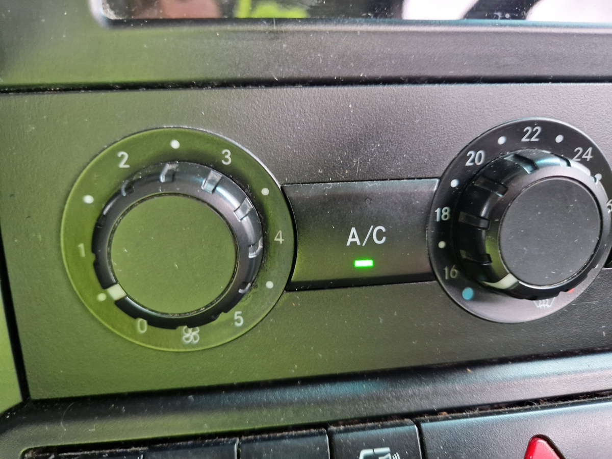 Mercedes Benz Antos 18 24, 2019, 30ft Box Body, Canterlever Taillift - Image 22